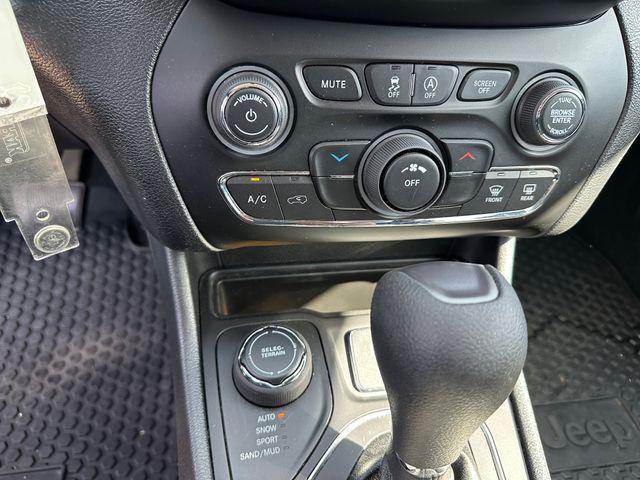 used 2020 Jeep Cherokee car, priced at $14,997