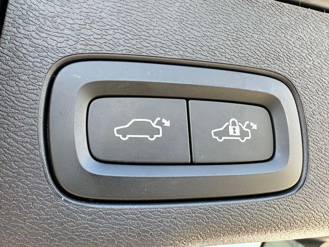 used 2022 Volvo XC60 Recharge Plug-In Hybrid car, priced at $35,777