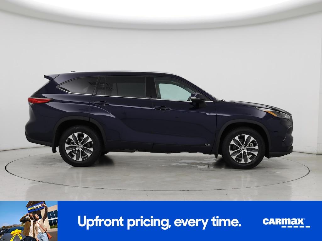 used 2022 Toyota Highlander Hybrid car, priced at $40,998