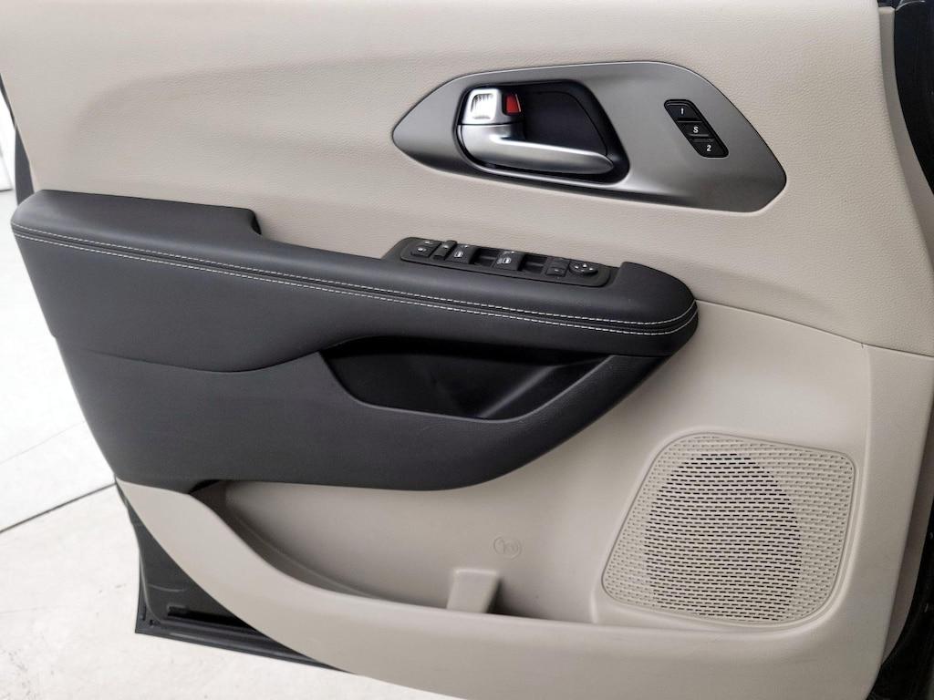 used 2023 Chrysler Pacifica car, priced at $28,998