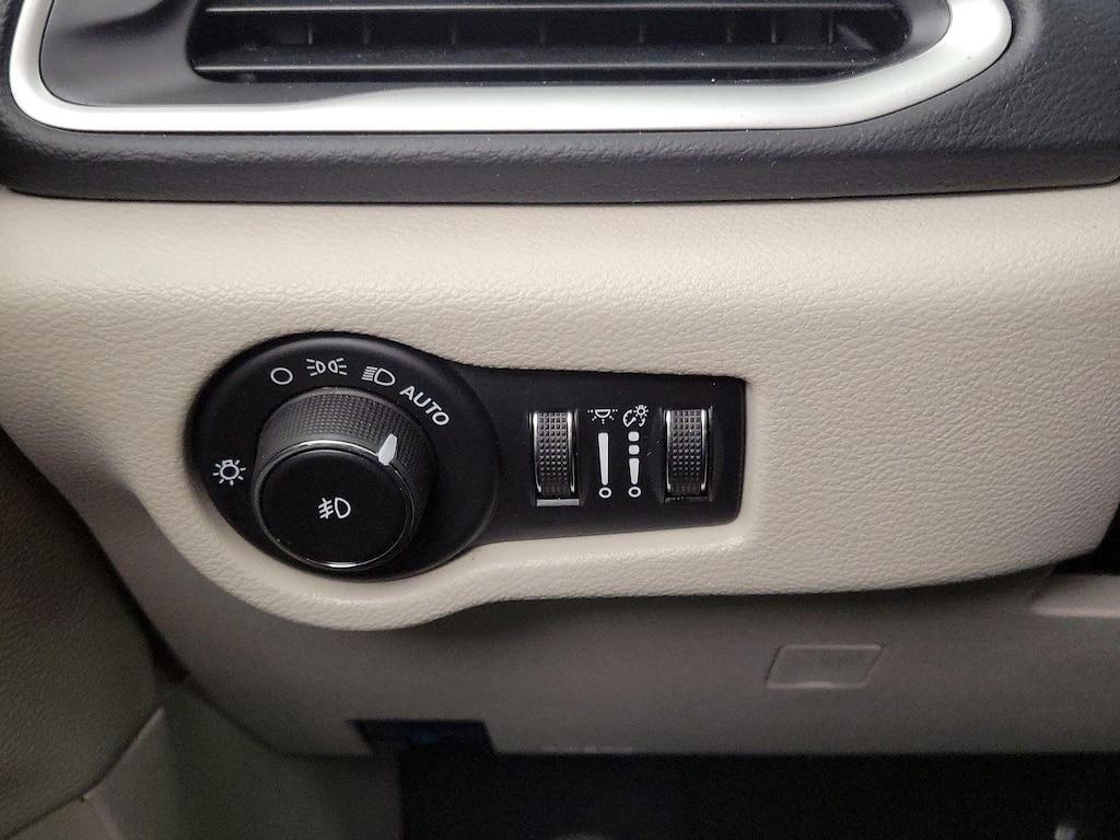 used 2023 Chrysler Pacifica car, priced at $28,998