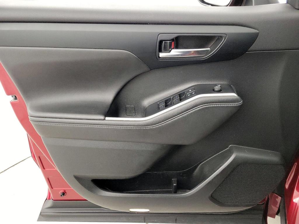 used 2020 Toyota Highlander car, priced at $26,998