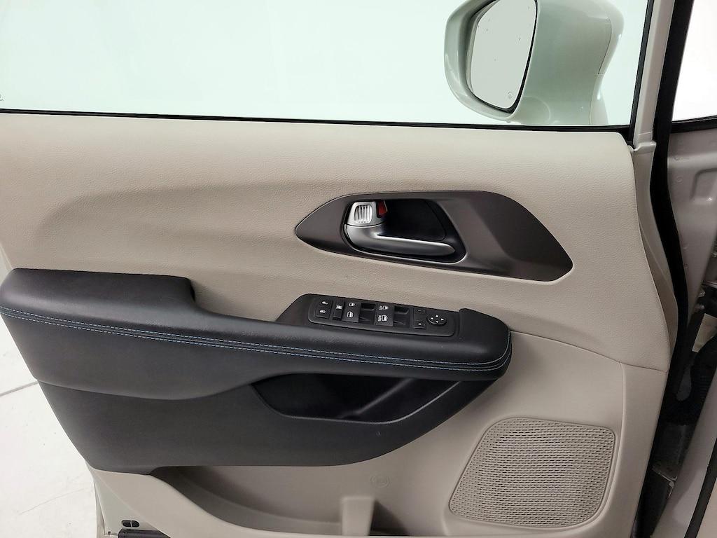 used 2021 Chrysler Pacifica car, priced at $24,998