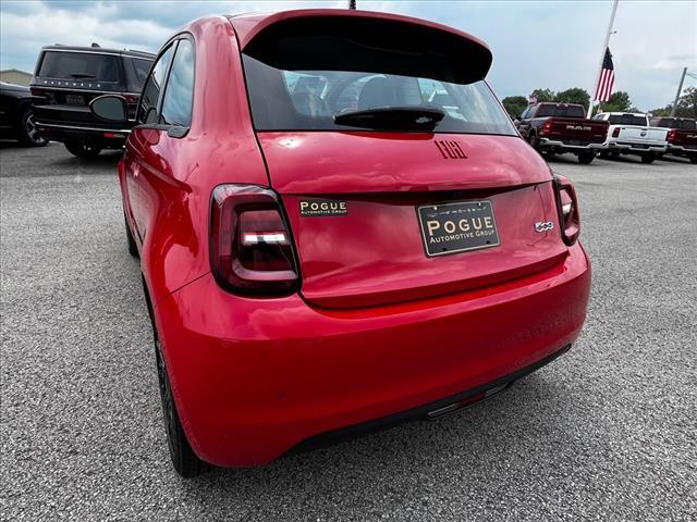 new 2024 FIAT 500e car