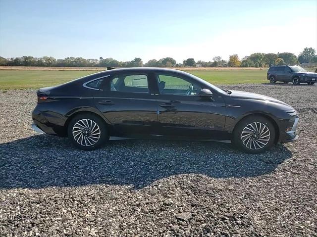 new 2025 Hyundai Sonata Hybrid car, priced at $32,172