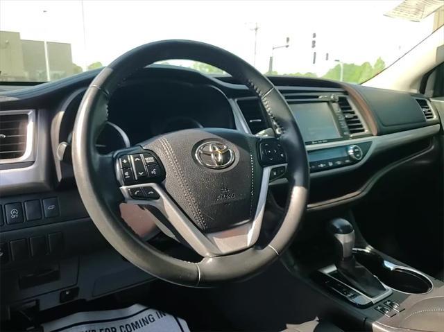 used 2018 Toyota Highlander car, priced at $29,253