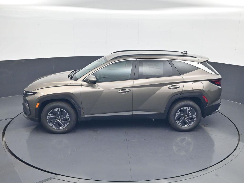 new 2025 Hyundai TUCSON Hybrid car, priced at $31,696