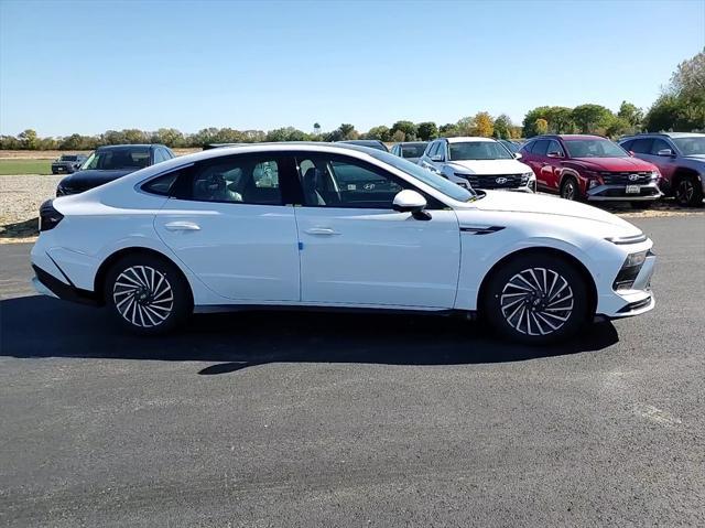 new 2025 Hyundai Sonata Hybrid car, priced at $39,630