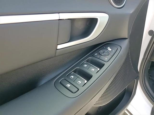 new 2025 Hyundai Sonata Hybrid car, priced at $31,876