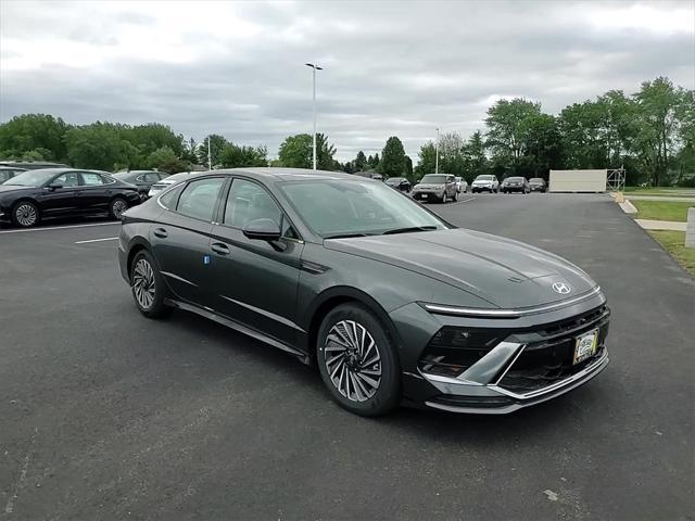 new 2025 Hyundai Sonata Hybrid car, priced at $37,986