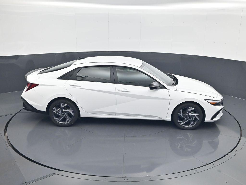new 2025 Hyundai Elantra car, priced at $23,084
