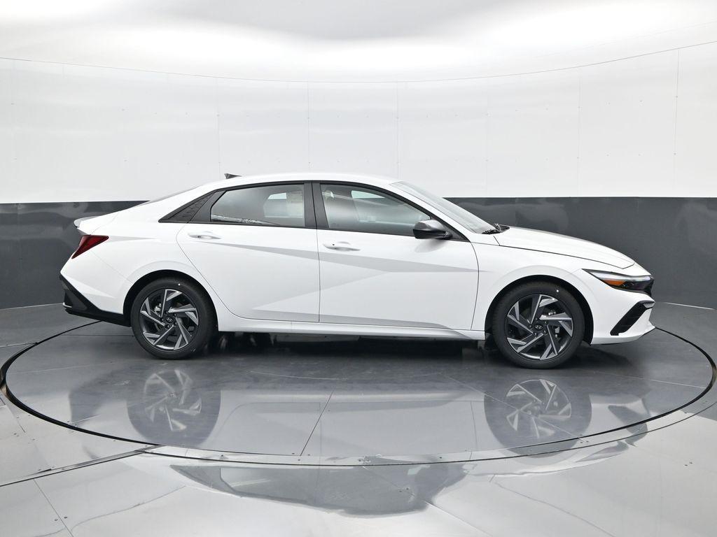 new 2025 Hyundai Elantra car, priced at $23,084