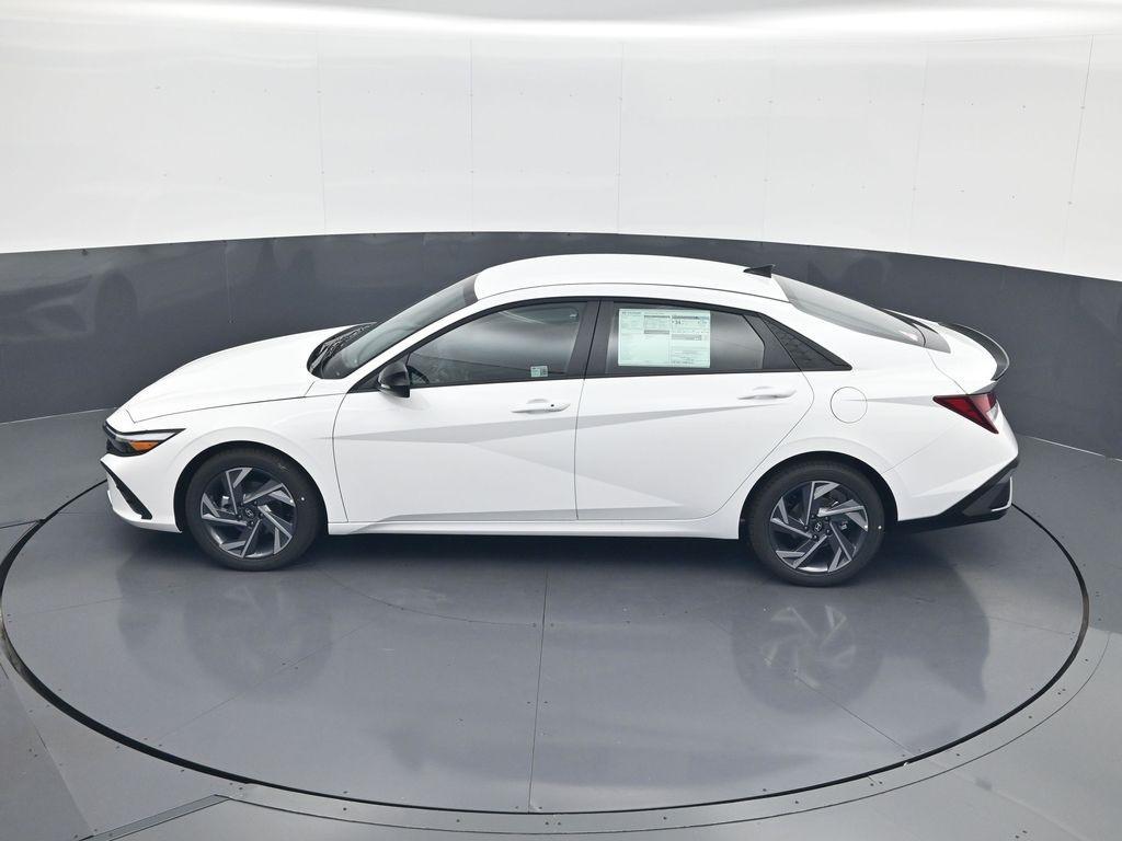 new 2025 Hyundai Elantra car, priced at $23,084