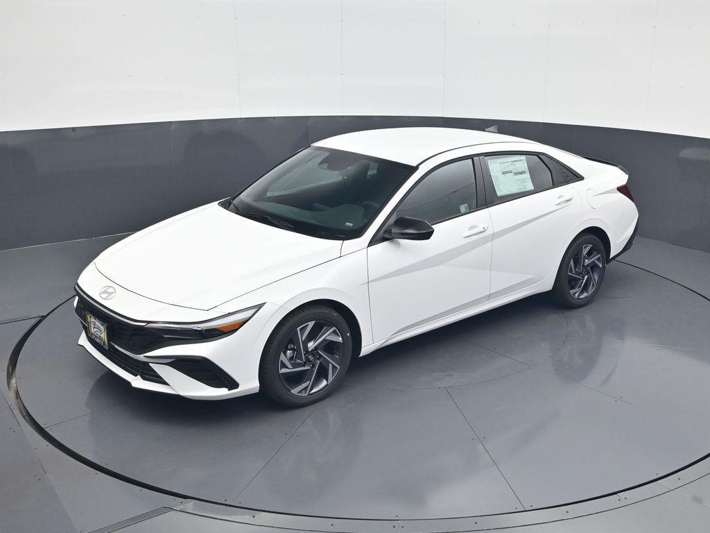 new 2025 Hyundai Elantra car, priced at $23,084
