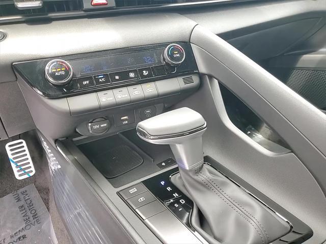 new 2025 Hyundai Elantra car, priced at $23,687