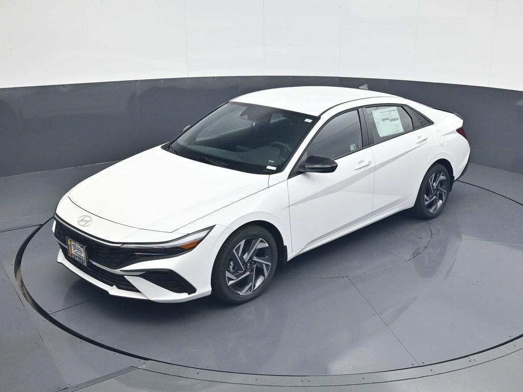 new 2025 Hyundai Elantra car, priced at $22,736