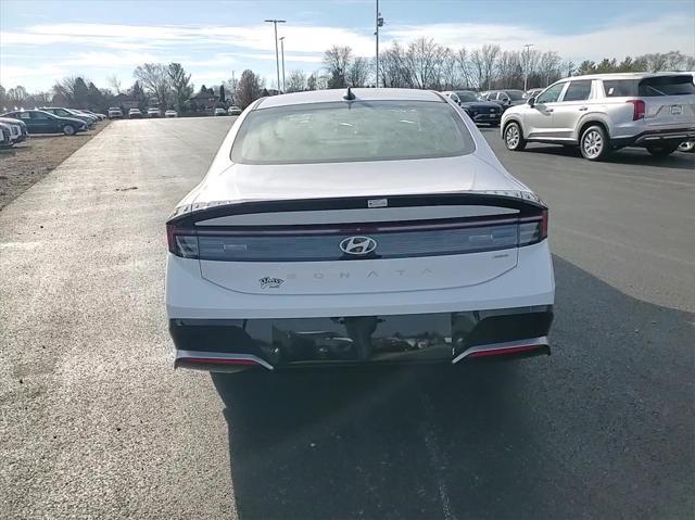 new 2025 Hyundai Sonata Hybrid car, priced at $32,655