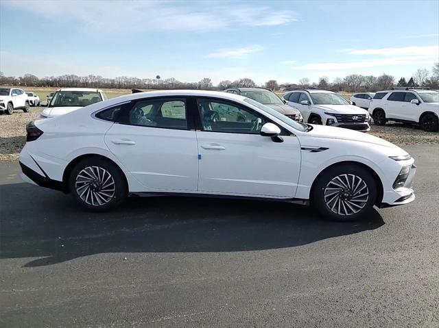 new 2025 Hyundai Sonata Hybrid car, priced at $32,655