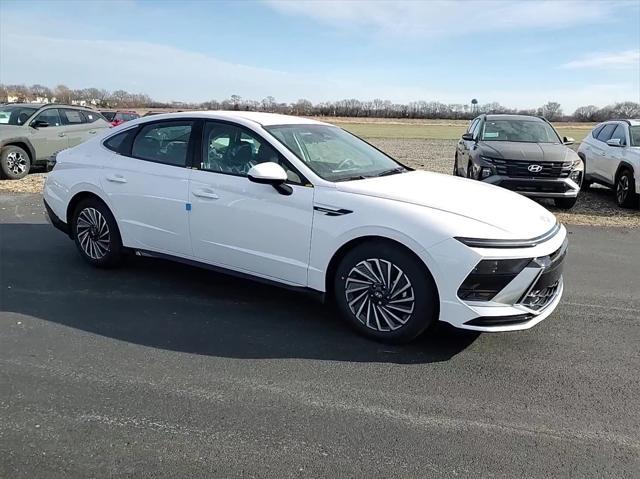 new 2025 Hyundai Sonata Hybrid car, priced at $32,655