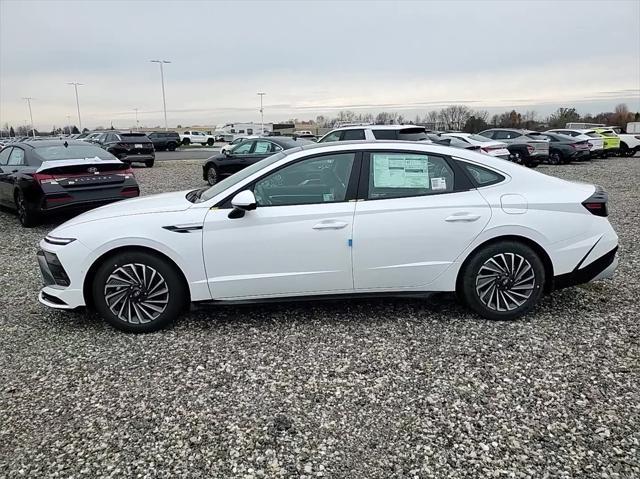 new 2025 Hyundai Sonata Hybrid car, priced at $39,082