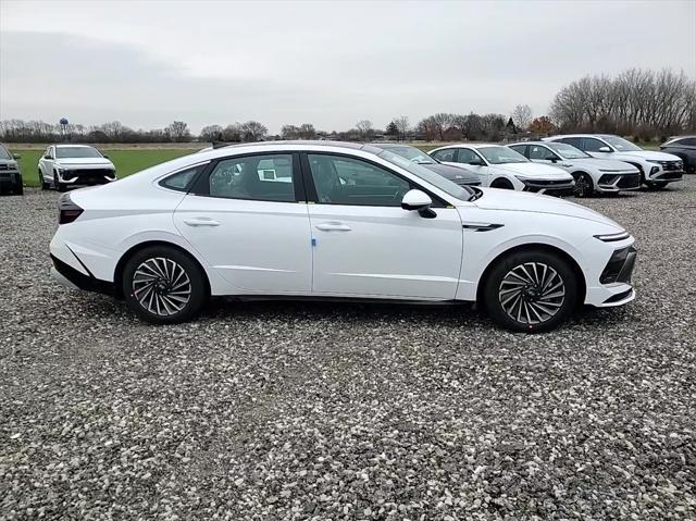 new 2025 Hyundai Sonata Hybrid car, priced at $39,082