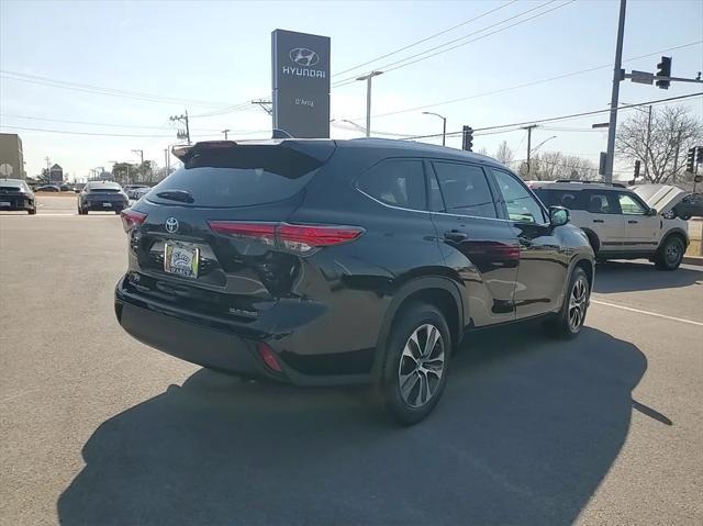 used 2020 Toyota Highlander car, priced at $32,354