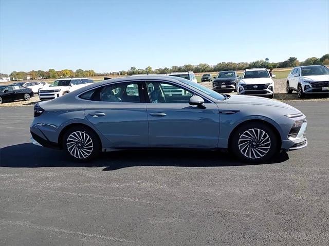 new 2025 Hyundai Sonata Hybrid car, priced at $39,160