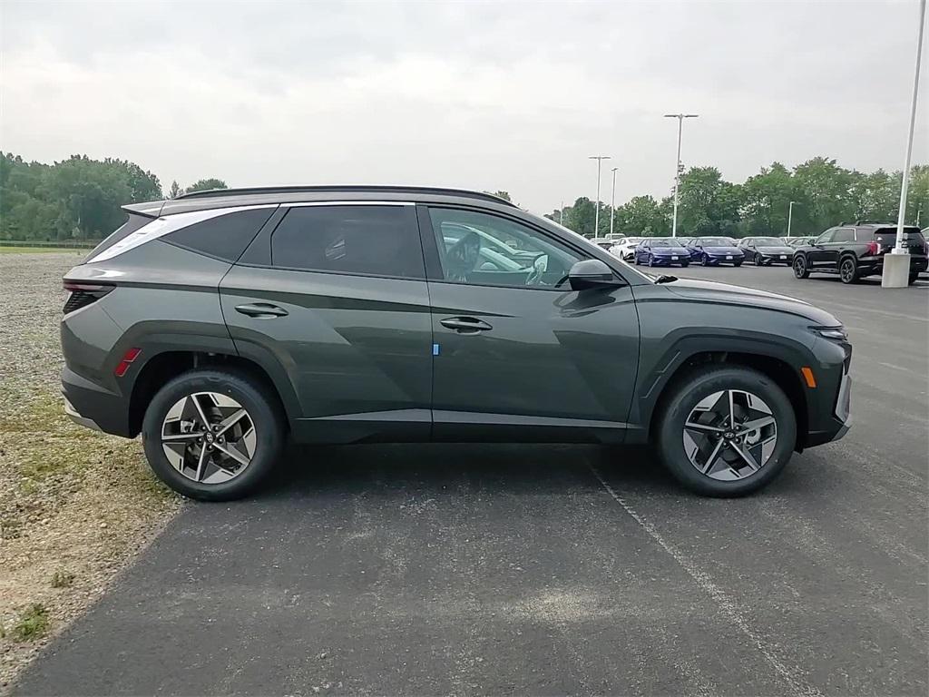 new 2025 Hyundai TUCSON Hybrid car, priced at $35,112