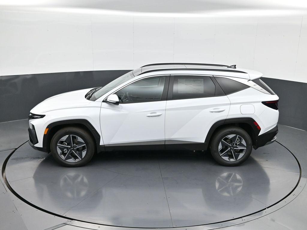 new 2025 Hyundai TUCSON Hybrid car, priced at $33,961