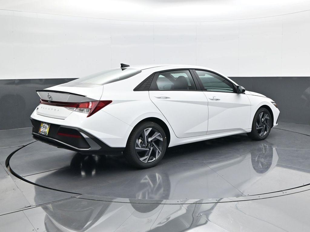 new 2025 Hyundai Elantra car, priced at $23,084