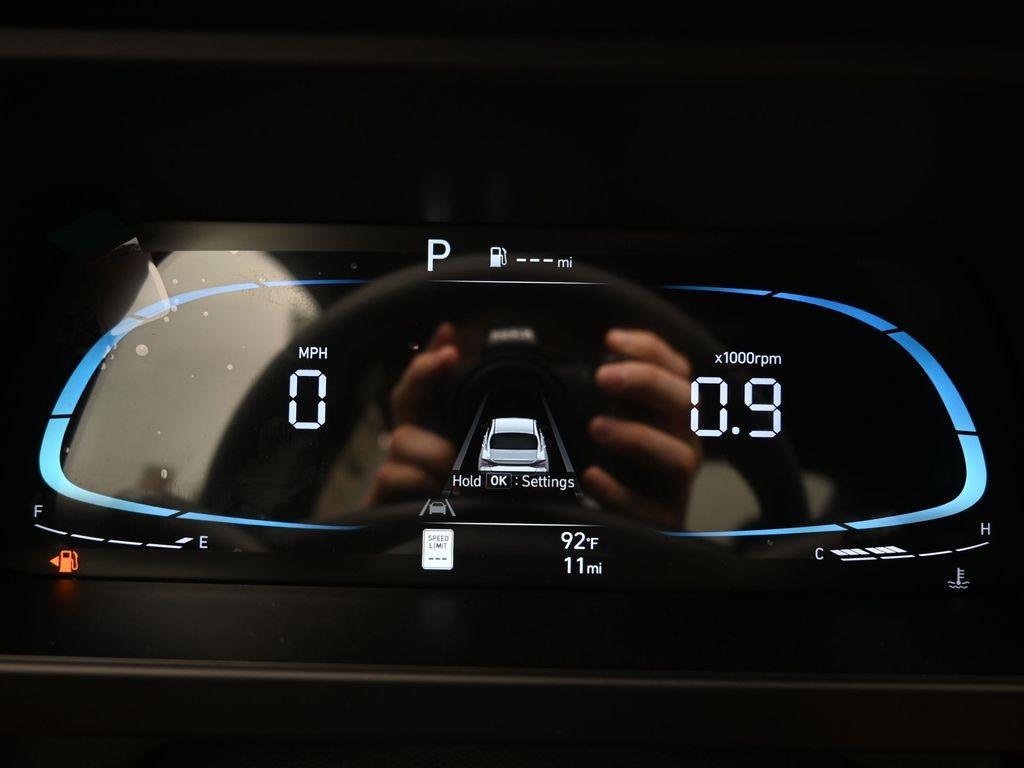 new 2025 Hyundai Elantra car, priced at $23,084