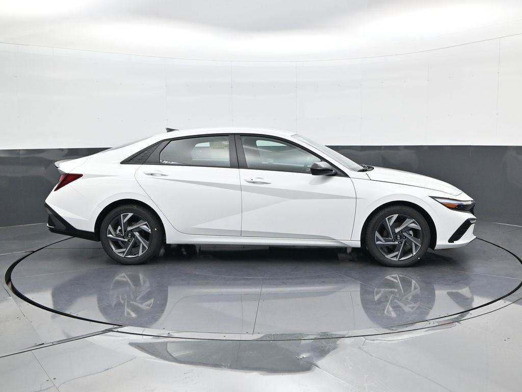 new 2025 Hyundai Elantra car, priced at $23,084
