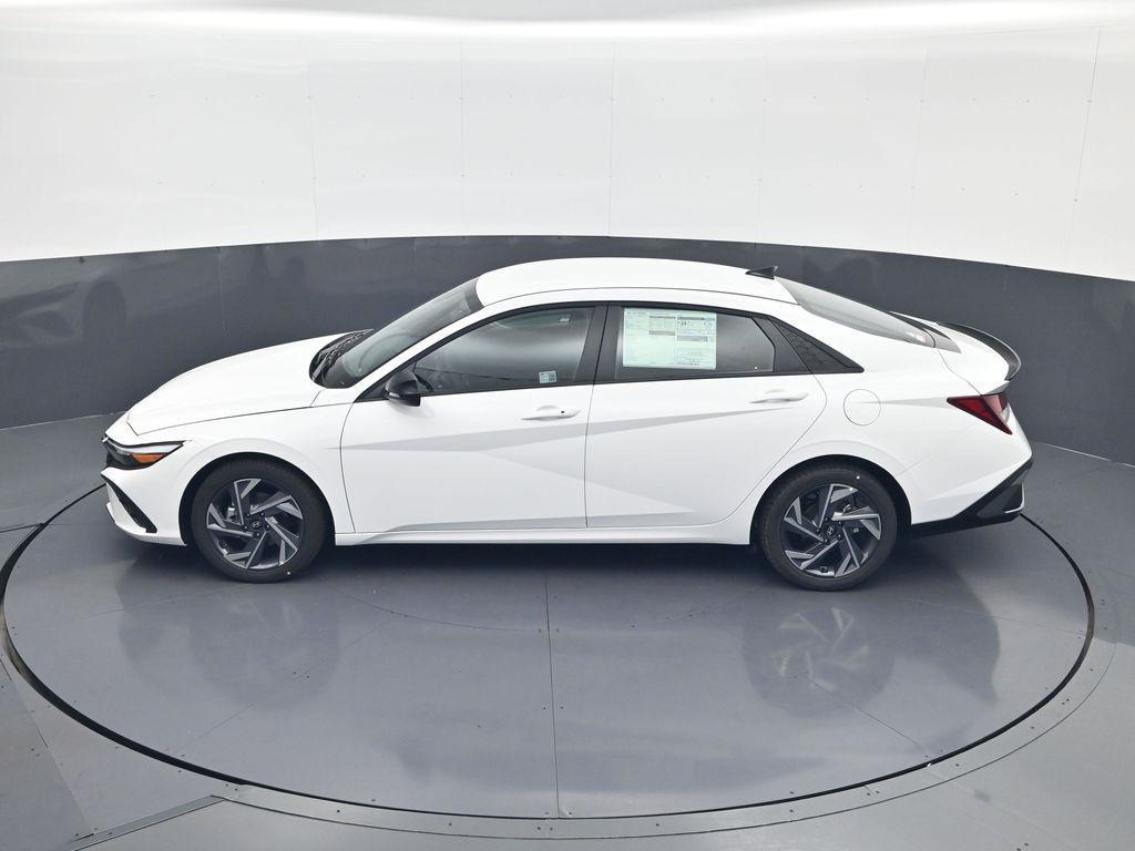 new 2025 Hyundai Elantra car, priced at $23,084