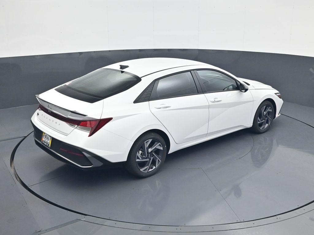 new 2025 Hyundai Elantra car, priced at $23,084