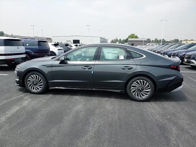 new 2025 Hyundai Sonata Hybrid car, priced at $31,184