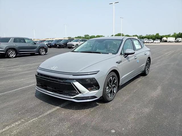 new 2025 Hyundai Sonata car, priced at $29,028