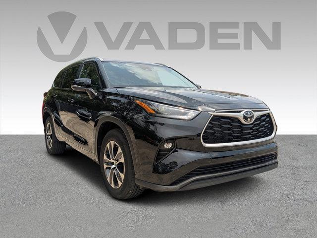 used 2023 Toyota Highlander car, priced at $39,660