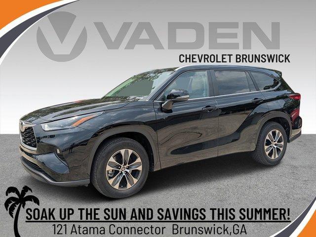 used 2023 Toyota Highlander car, priced at $39,660