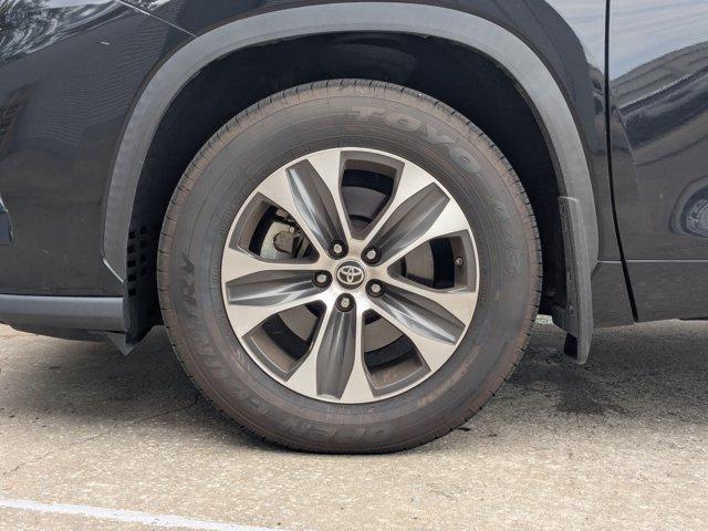 used 2021 Toyota Highlander car, priced at $25,894