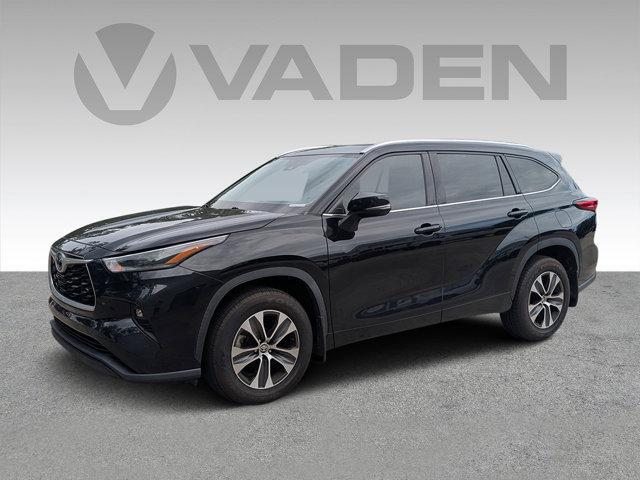 used 2021 Toyota Highlander car, priced at $25,894