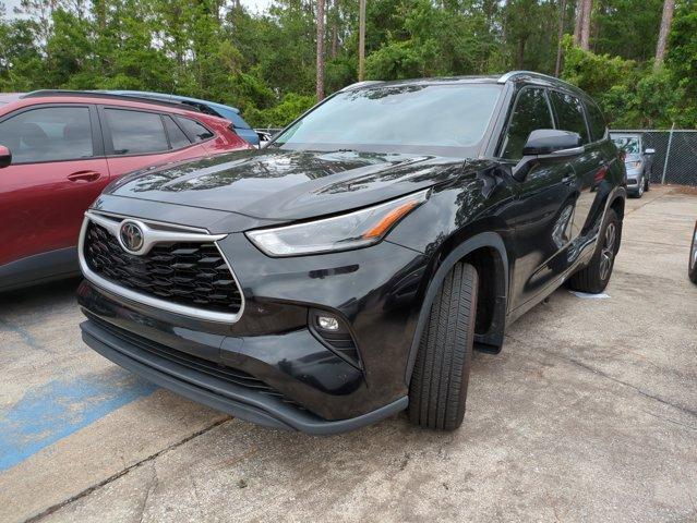 used 2021 Toyota Highlander car, priced at $28,900