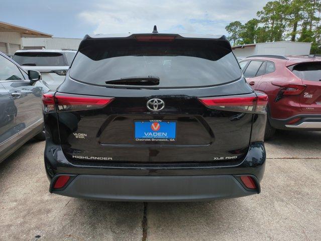 used 2021 Toyota Highlander car, priced at $28,900