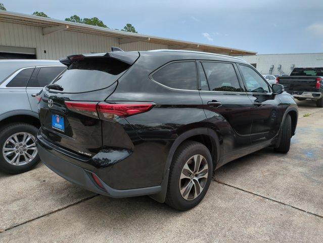 used 2021 Toyota Highlander car, priced at $28,900