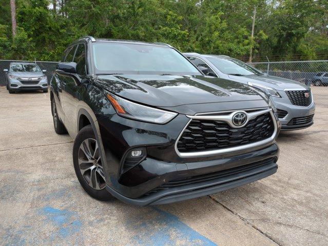 used 2021 Toyota Highlander car, priced at $28,900