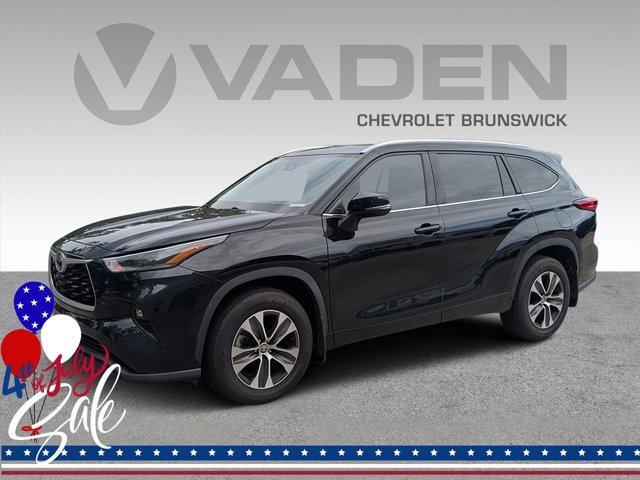 used 2021 Toyota Highlander car, priced at $25,894