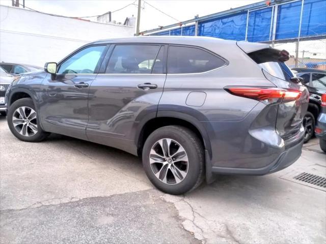 used 2022 Toyota Highlander car, priced at $33,899