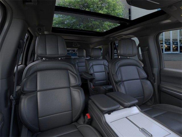new 2025 Lincoln Navigator car, priced at $106,500