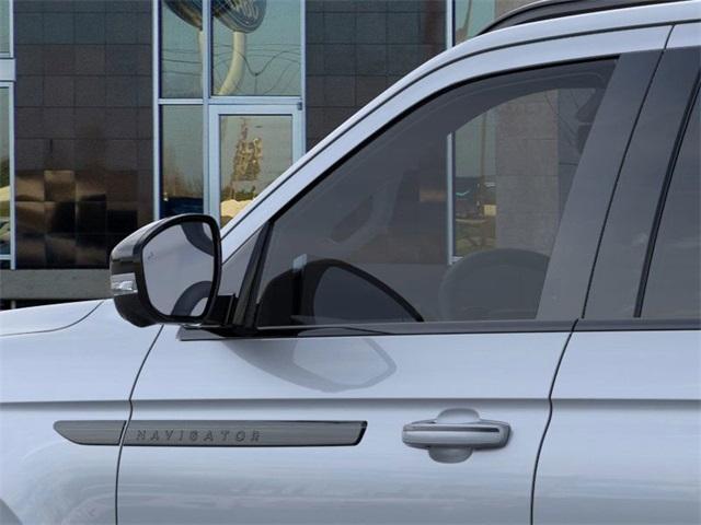 new 2025 Lincoln Navigator car, priced at $110,185
