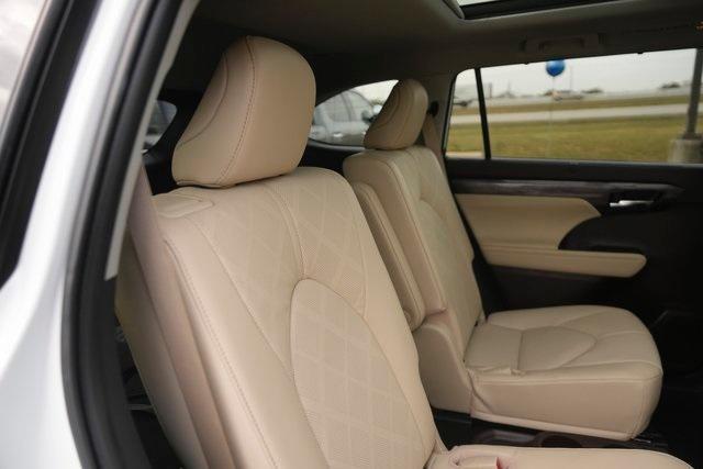 used 2022 Toyota Highlander car, priced at $44,889