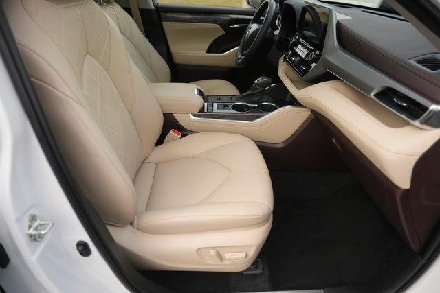 used 2022 Toyota Highlander car, priced at $44,889